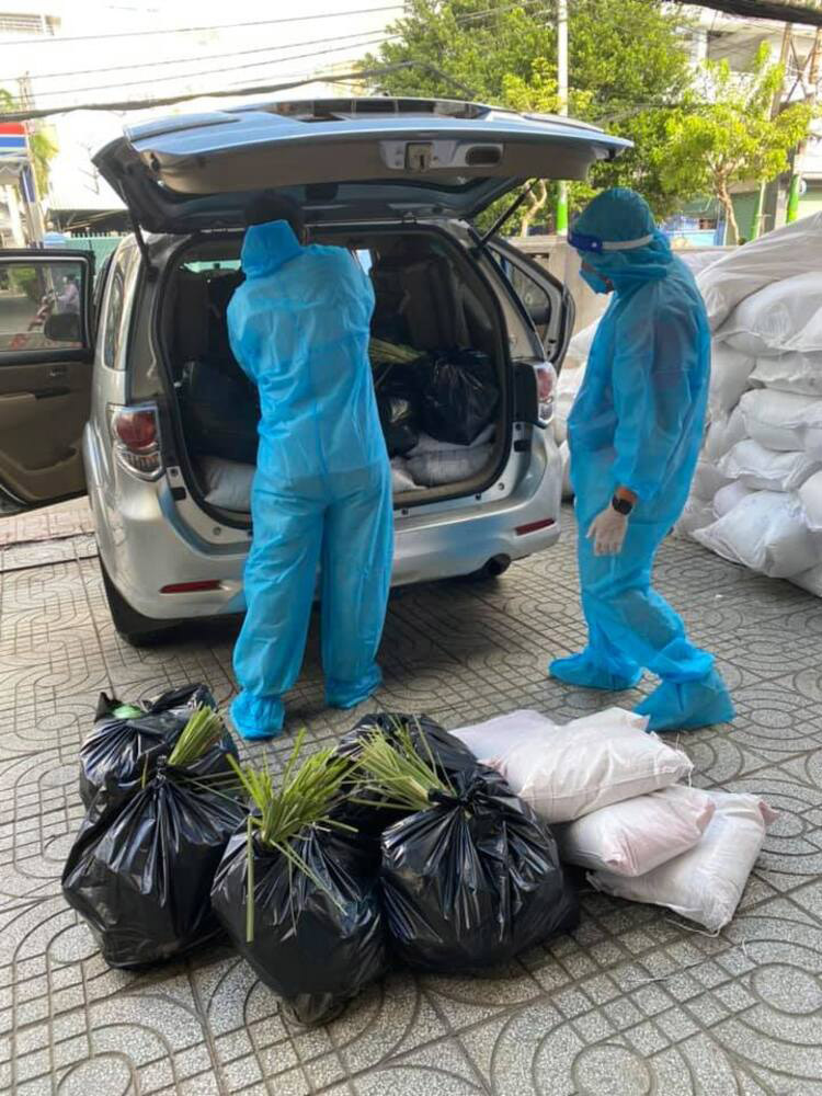 Support 1.600 gifts for difficult circumstances to overcome the pandemic