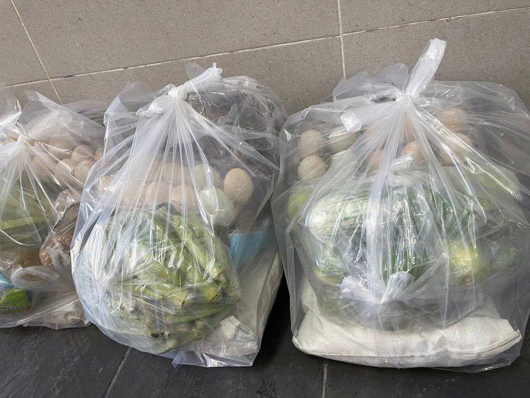 In the 1st and 2nd phase, BIN Corporation Group prepared gifts weighing 26.5kg