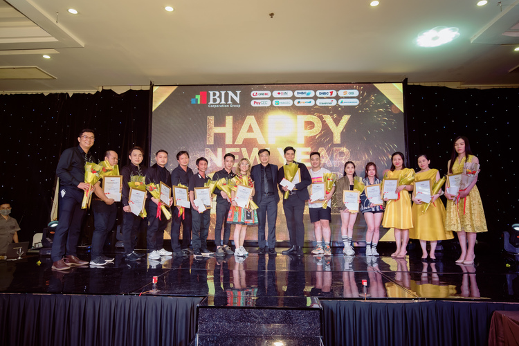 Performance of honoring and awarding excellent employees of the year 2021 Performance of honoring and awarding excellent employees of the year 2021