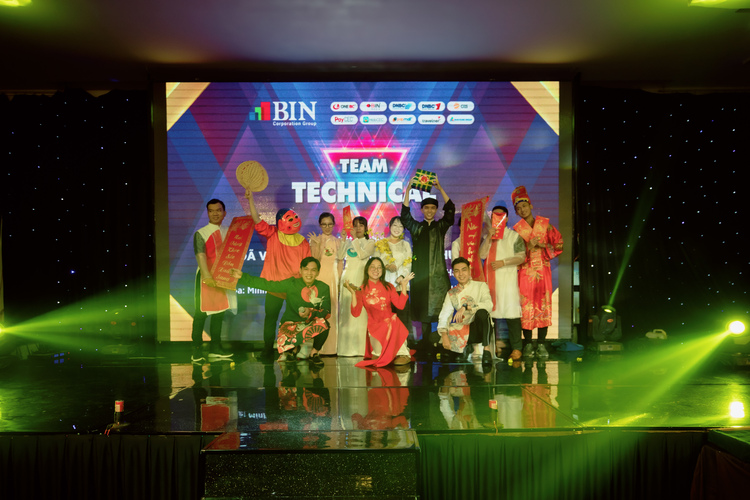 A bustling Spring greeting performance from six teams representing member companies of BIN Corporation Group. A bustling Spring greeting performance from six teams representing member companies of BIN Corporation Group.