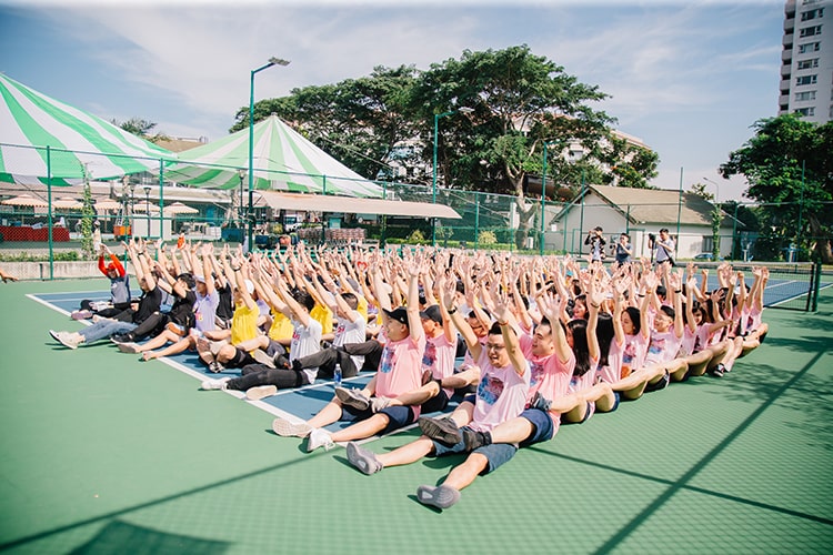 All employees of BIN Corporation Group warm up before entering the competition on the morning of November 14 All employees of BIN Corporation Group warm up before entering the competition on the morning of November 14