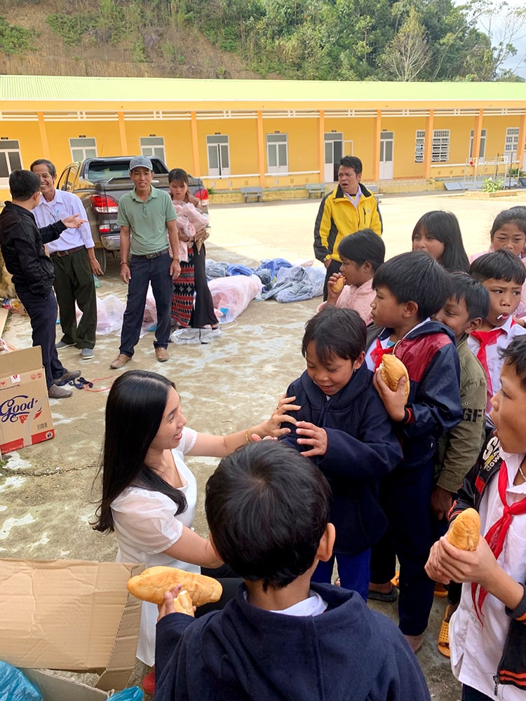 BIN Corporation Group give a jacket and break for students at the Tay Giang mountainous region BIN Corporation Group give a jacket and break for students at the Tay Giang mountainous region
