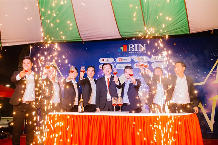 Board of Directors cheer up to celebrate 11th birthday of BIN Corporation Group Board of Directors cheer up to celebrate 11th birthday of BIN Corporation Group