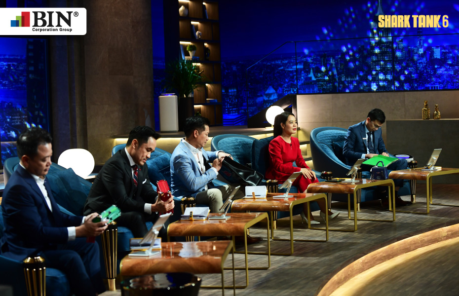 Các Shark đang xem sản phẩm của L’arlesienne Các Shark đang xem sản phẩm của L’arlesienne