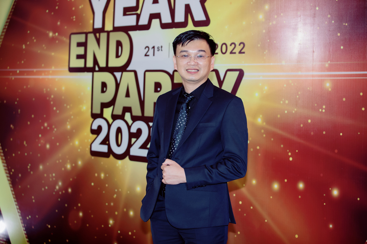 CEO Jimmy Lee beamed at the Year-end Party 2021 CEO Jimmy Lee beamed at the Year-end Party 2021