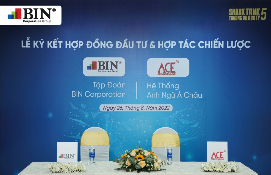 Signing ceremony of investment contract and strategic cooperation between BIN Corporation Group and A Chau English System.