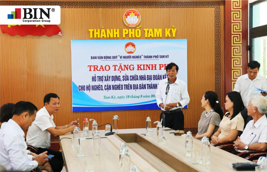 Mr. Le Van Duong, representative of BIN Corporation Group, gave a speech at the donating construction fund activity. Mr. Le Van Duong, representative of BIN Corporation Group, gave a speech at the donating construction fund activity.