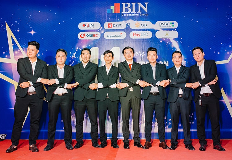 CEO Le Hung Anh (5th from left) with the board of directors of BIN Corporation Group CEO Le Hung Anh (5th from left) with the board of directors of BIN Corporation Group