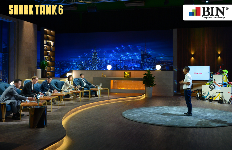 The Sharks were listening to the presentation of Kiz company The Sharks were listening to the presentation of Kiz company