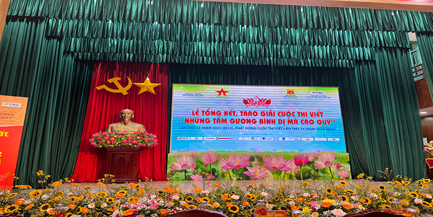 Shark Le Hung Anh was honored to receive the Typical Character Award of the 13th "Simple but noble mirrors" contest. Shark Le Hung Anh was honored to receive the Typical Character Award of the 13th "Simple but noble mirrors" contest.