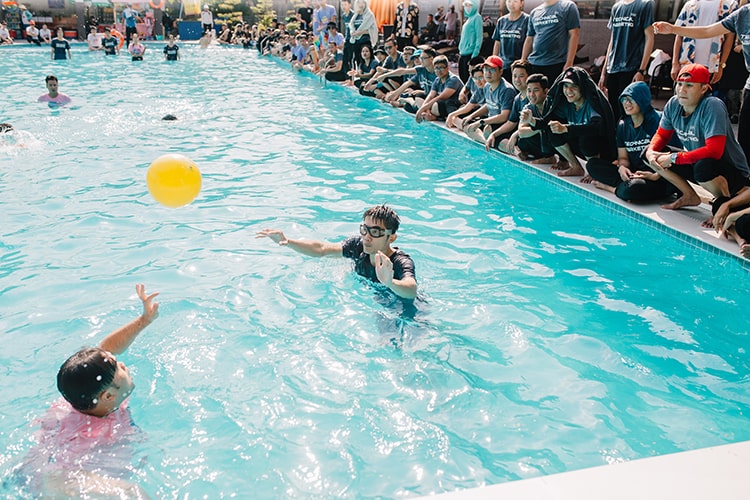 The One IBC and Technical meet face to face in the water rugby section The One IBC and Technical meet face to face in the water rugby section